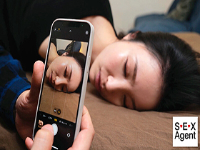 潮吹きする度、ザーメンごっくん 精飲顔マニアに拉致監禁された巨乳人妻 サンプル動画サムネイル